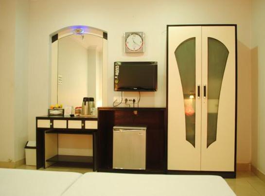 Fabexpress Neeranand Regency - Fully Vaccinated Staff Hotel Calcutta Værelse billede